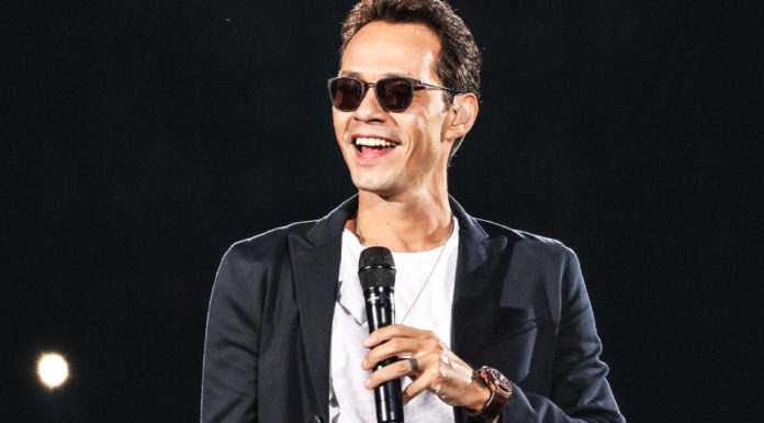 De festejo con ex y novia