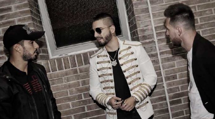 Maluma rodeado por figuras del fútbol mundial