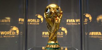 El trofeo de la Copa Mundo emociona a los colombianos