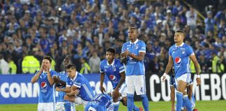 Azul, pintado de azul