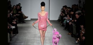 Exótica pasarela de perros en New York