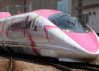 Tren de Hello Kitty se pasea en las calles de Japón