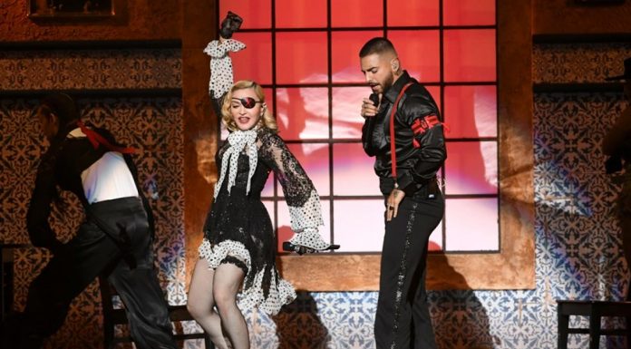 Así fue la presentación de Madonna y Maluma en los Billboards