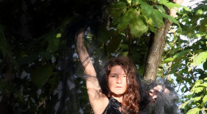 Lili Blue, poeta musa y sirena de estos tiempos