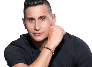 La caída de Hebert Vargas en concierto