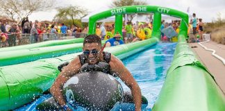 Tobogán gigante en el Festival de Verano