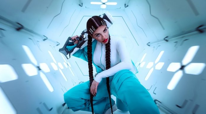 Cazzu, la jefa del trap, la está rompiendo en todo el mundo