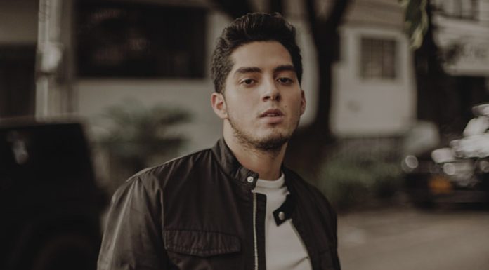 Mati Gómez cantando con los grandes