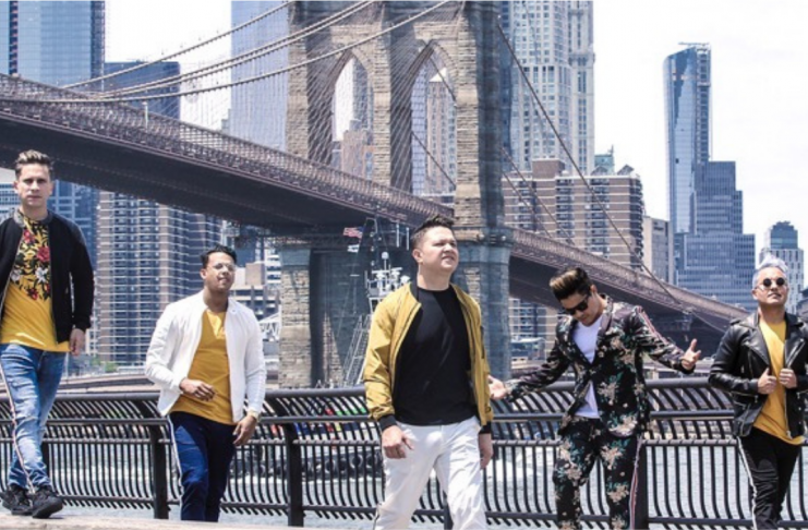 Qué viva la vida: el éxito debut de Los Embajadores de la Salsa Los Embajadores de la Salsa