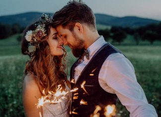 8 consejos para planear tu matrimonio y no quedar en bancarrota Planear una boda y poder realizar una fiesta como las de los cuentos de hadas, es el sueño de muchas parejas, pero, ¿ya revisaron sus bolsillos?