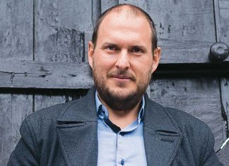 Andrés Parra defiende a su hijo de dos años tras ser atacado Andrés Parra