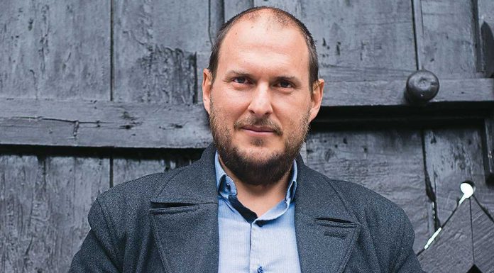 Andrés Parra defiende a su hijo de dos años tras ser atacado Andrés Parra