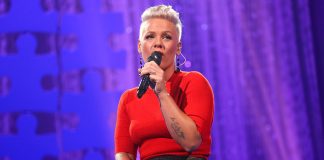 Pink cumple el sueño de una mujer con cáncer terminal Pink cumple el sueño de una mujer con cáncer terminal