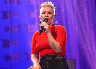 Pink cumple el sueño de una mujer con cáncer terminal Pink cumple el sueño de una mujer con cáncer terminal