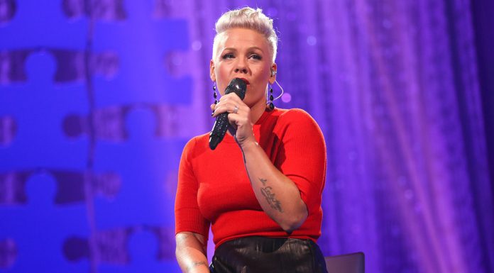 Pink cumple el sueño de una mujer con cáncer terminal Pink cumple el sueño de una mujer con cáncer terminal