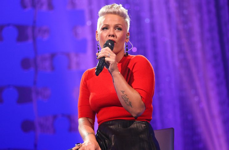 Pink cumple el sueño de una mujer con cáncer terminal Pink cumple el sueño de una mujer con cáncer terminal