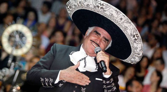 Vicente Fernández se le estaría apareciendo a sus familiares