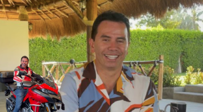 Jhonny Rivera estreno su moto de 90 millones contra el piso