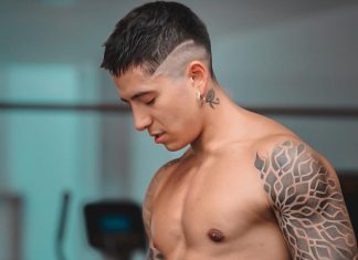 Andy Rivera cautivó a sus seguidoras con un baile en toalla andy