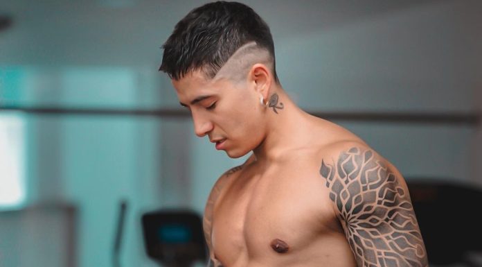 Andy Rivera cautivó a sus seguidoras con un baile en toalla andy