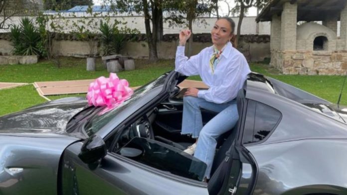 Por medio de su cuenta de Instagram Epa Colombia mostró el regalo con el que sorprendió a su mamá en el día de las madres