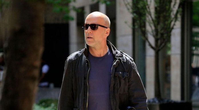 Papá, no te vistas como si fueras de uniforme, arriésgate con los colores Papá a la moda