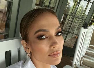 ¡Tremendo cuerpazo! Jennifer López se mostró como Dios la trajo al mundo Jennifer López