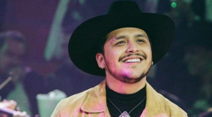 Christian Nodal le cumplió la promesa a su maestro de infancia nodal