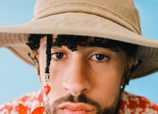 ¡Tremendo beso! Bad Bunny se besó con una fan Bad Bunny