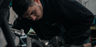 Estos son los pasos para que usted mismo realice el cambio el aceite al carro Cambio de aceite