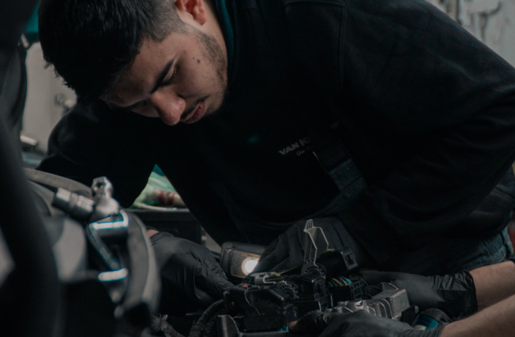 Estos son los pasos para que usted mismo realice el cambio el aceite al carro Cambio de aceite