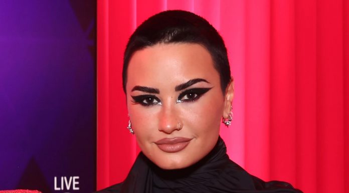La superestrella, Demi Lovato, lanza su nuevo álbum ‘Holy Fuck’ demi