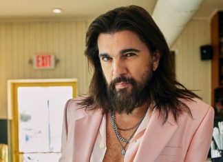 Juanes celebra su cumpleaños N°50 con el lanzamiento de su libro juanes