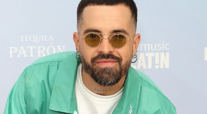 ¡Para las mujeres también hay! Mike Bahía comparte sensuales fotos MIKE BAHIA