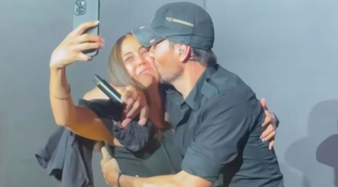Video: Enrique Iglesias se dio un apasionado beso con una de sus fans enrique-iglesias-t