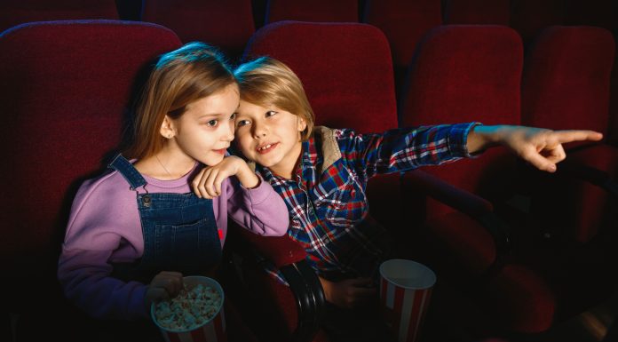 Una tarde de hermanos y películas, celebra este día con tu segundo ADN Películas