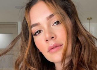 Fotos: Lina Tejeiro conlas bubis casi al descubierto Lina Tejeiro