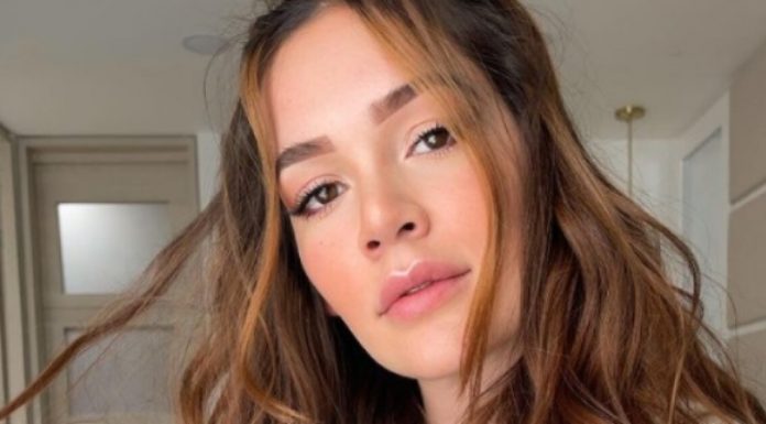 Fotos: Lina Tejeiro conlas bubis casi al descubierto Lina Tejeiro