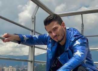 Pipe Bueno se pegó mero porrazo en pleno concierto  Pipe Bueno