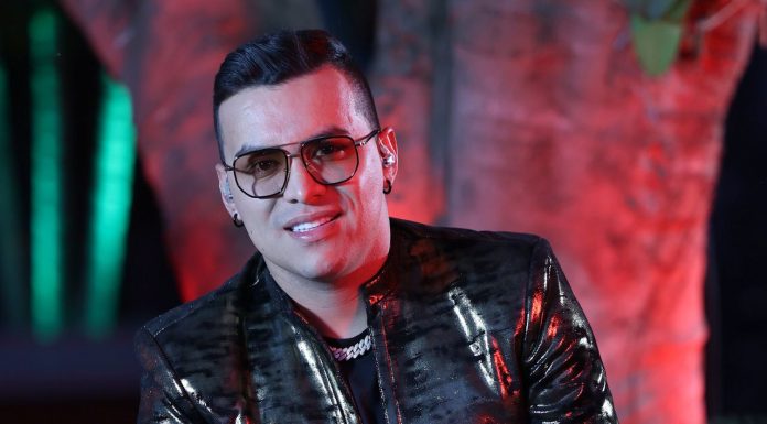 Video: Yeison Jiménez le da el regalo de navidad a su mamá Yeison Jiménez