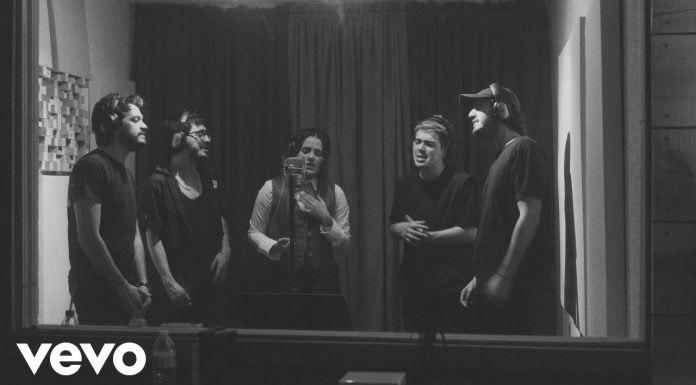 Morat estrena «Debí suponerlo» junto con Camila Fernández morat