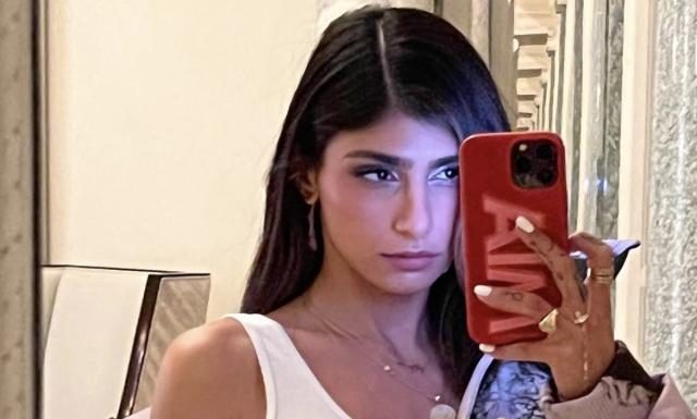 Con ajustada camiseta, Mia Khalifa sorprendió a sus fans Mia Khalifa