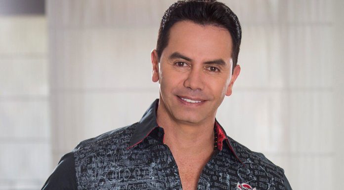 Jhonny Rivera: Agotado por peticiones económicas Jhonny Rivera: Agotado por peticiones económicas