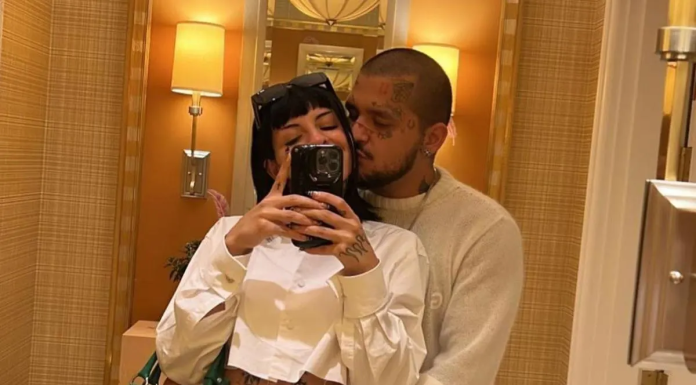 ¿Suenan campanas de boda? Christian Nodal y Cazzu fueron vistos en lujosa joyería.