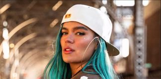 Karol G “presume” su colección de autos Karol G