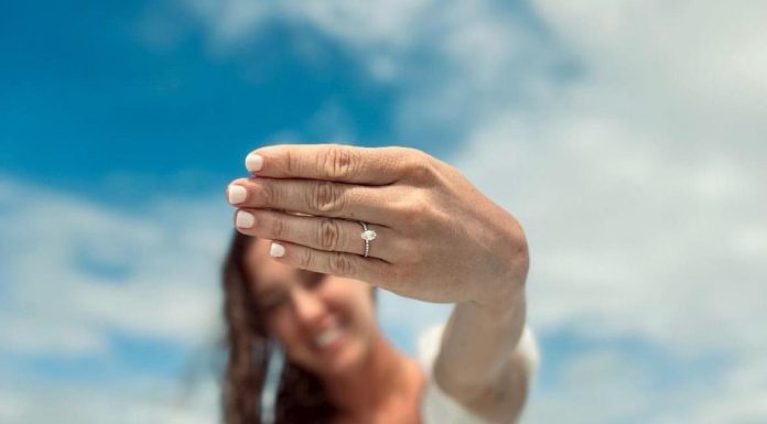 Nicole Regnier: Orgullosa de su anillo de compromiso Nicole Regnier: Orgullosa de su anillo de compromiso