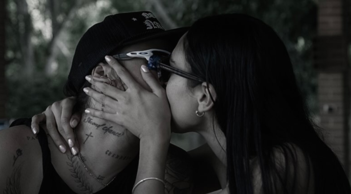 LA CANTANTE NATH SE LE DECLARA A SU MEJOR AMIGA